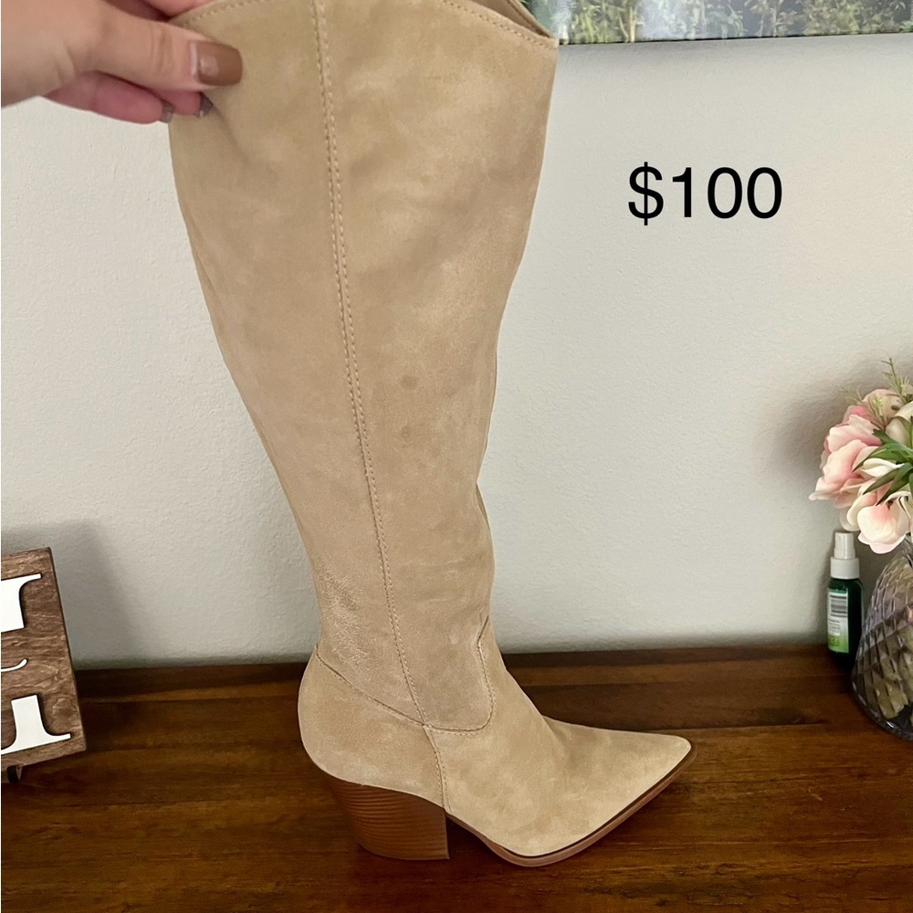 Like new Vince Camuto, tan knee high boots perfect for fall!